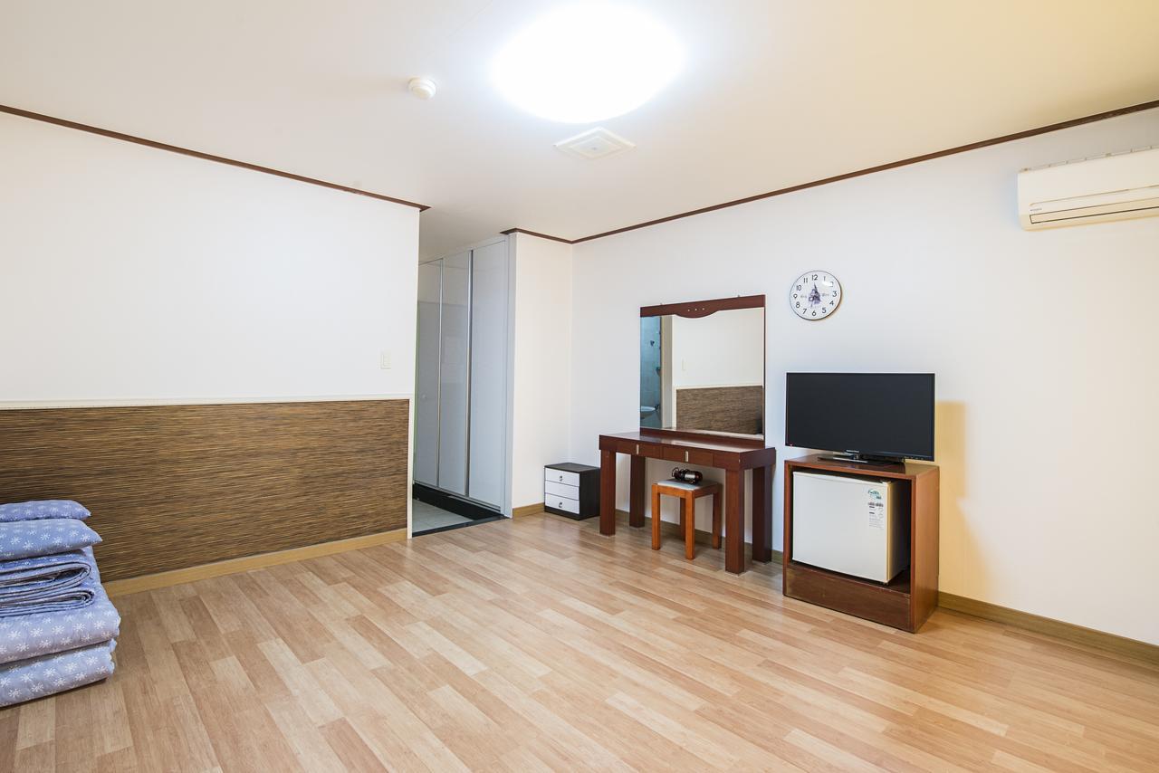 Jeju Youth Hostel Buitenkant foto