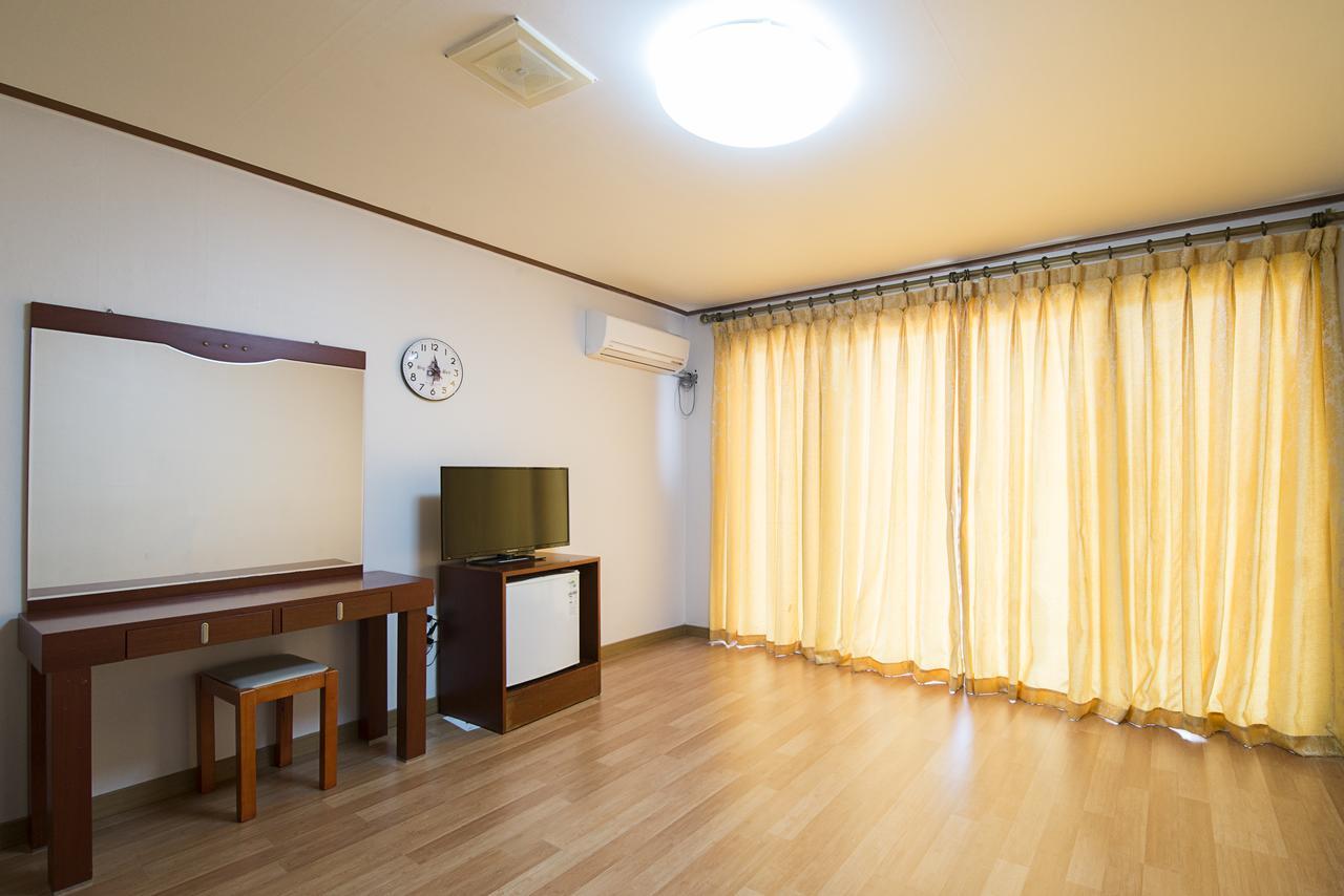 Jeju Youth Hostel Buitenkant foto