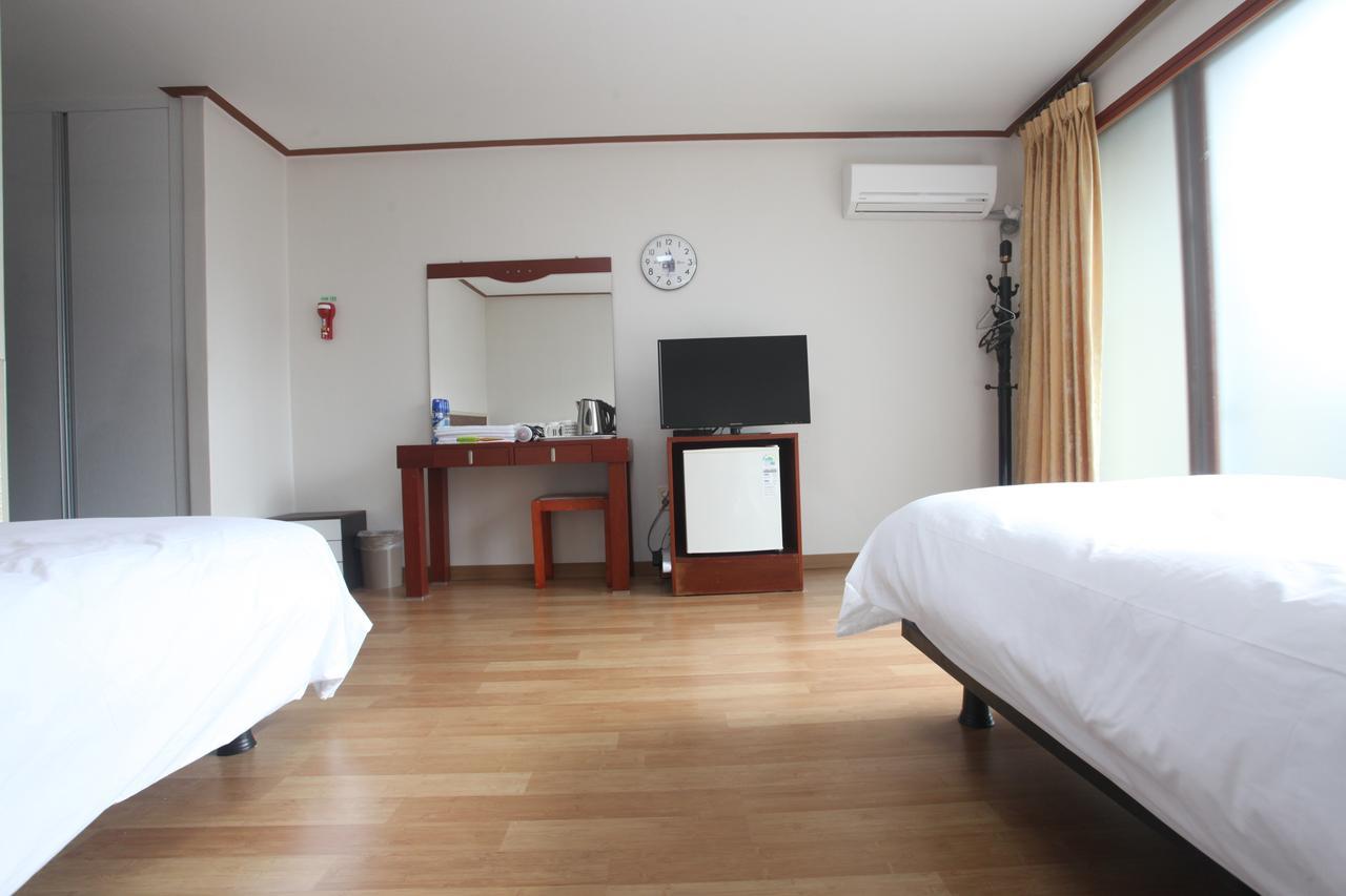 Jeju Youth Hostel Buitenkant foto