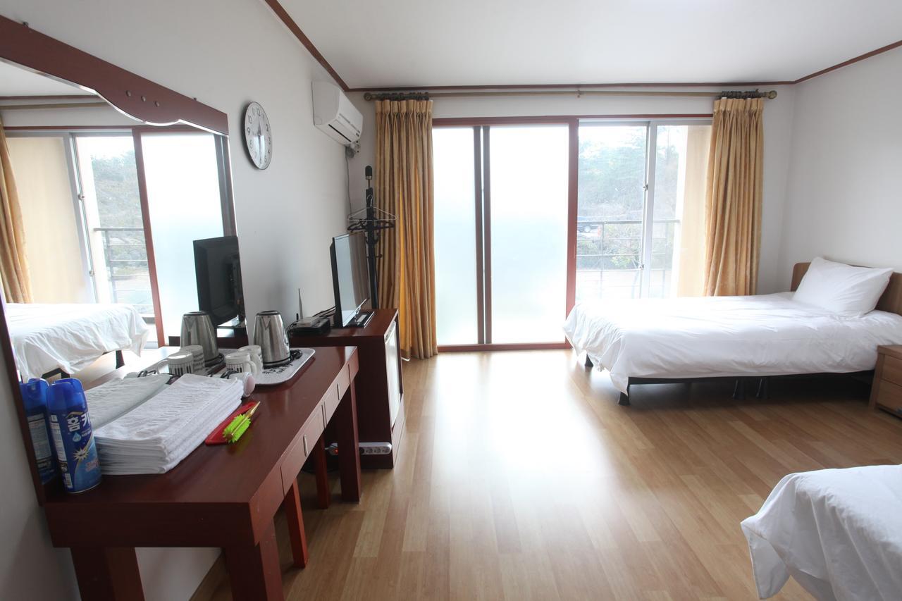 Jeju Youth Hostel Buitenkant foto
